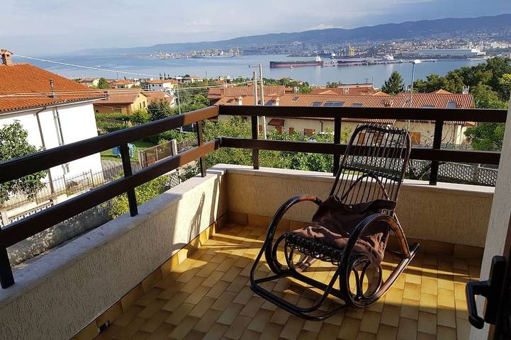Ferienhaus für 5 Personen, mit Balkon und Pool sowie Garten - 1