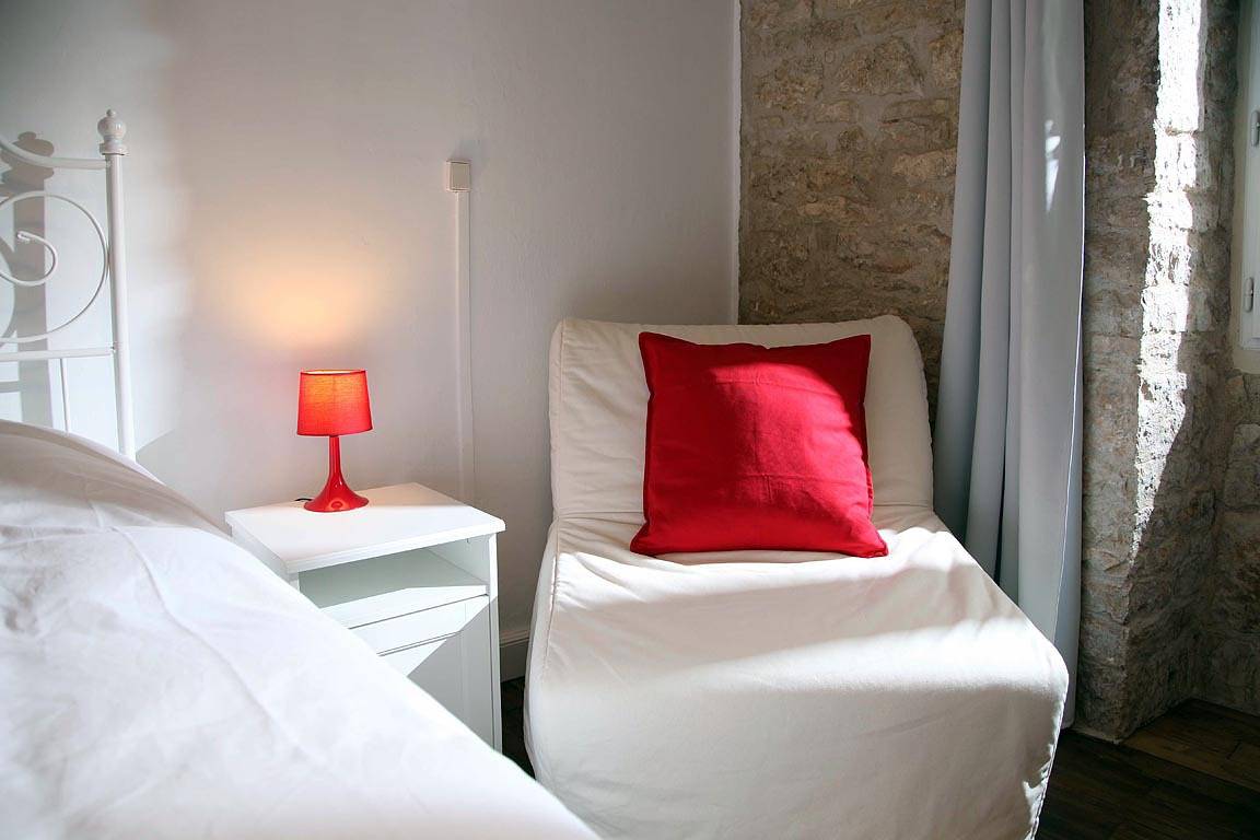 Au Nec Plus Ultra - Chambre d'hôtes - Rouge et Blanche in Brux, Vienne (France)