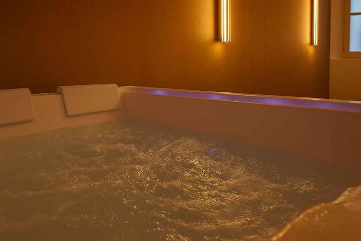 Villa for 2 people, with hot tub in Midi-Pyrenees