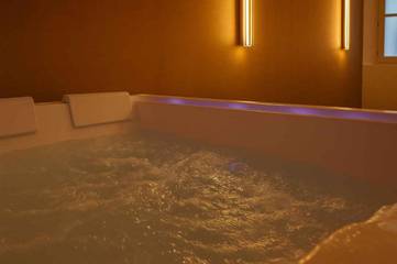 Cottage pour 2 personnes, avec jacuzzi à Cahors