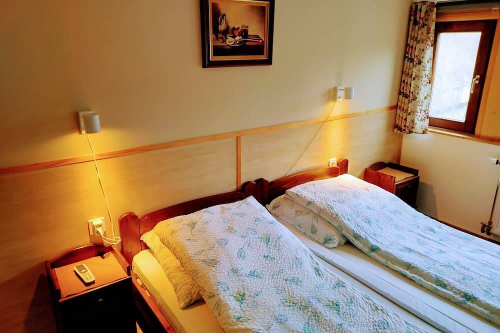 Ganze Wohnung, Kleines Dorf, kleines Gästehaus, Wein und Entspannung in der Weinregion Neszmély 7682 in Dunaszentmiklós, Kleingebiet Totis