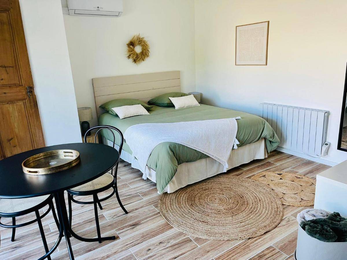 Appartement entier, One-Bedroom Apartment in Miribel, Ain