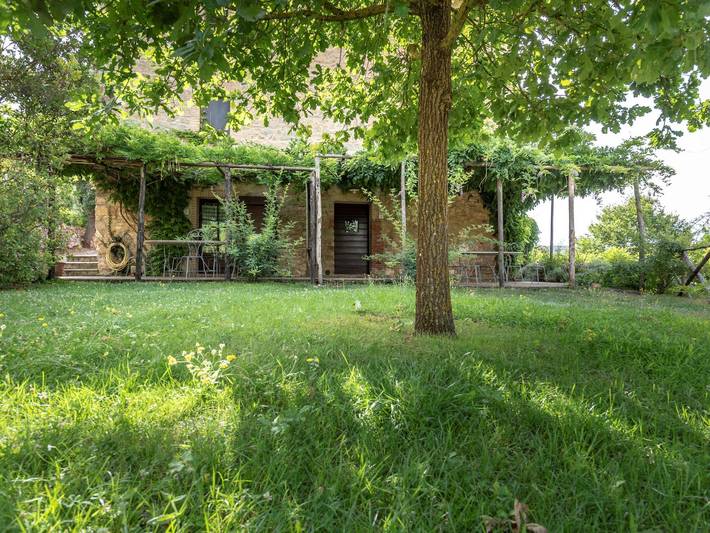 Agriturismo per 6 persone, con Balcone e Giardino nonché Piscina a Casole d'Elsa