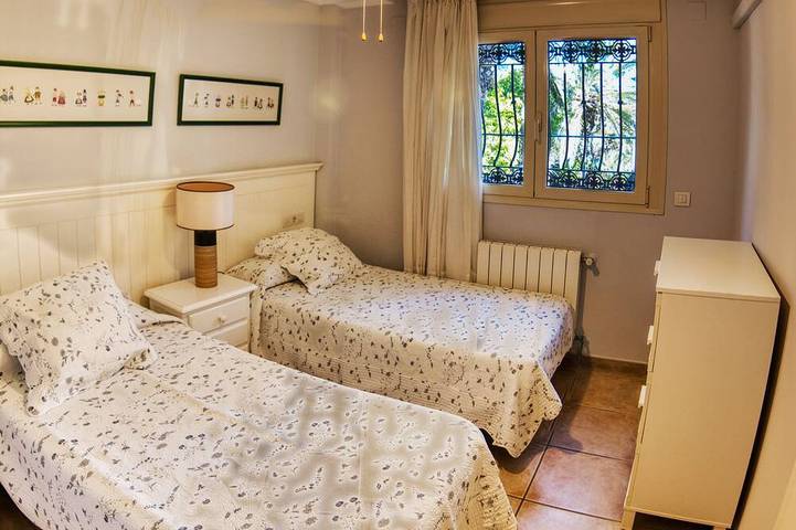 Luxuriöse unabhängige Villa. Auto nicht nötig. Straßenbahnhaltestelle 1 Minute zu Fuß in Platja de l'Amerador (el Campello), El Campello