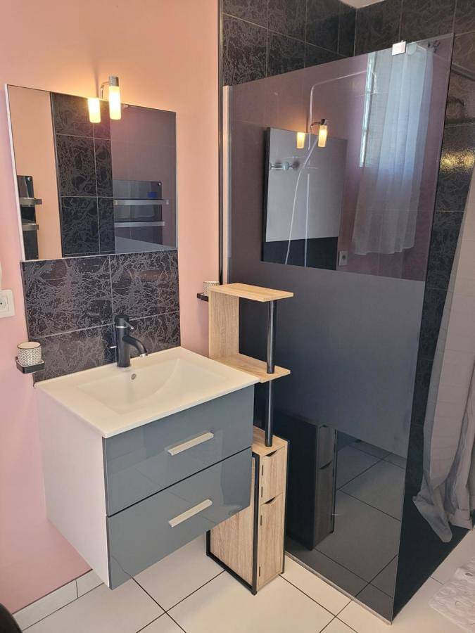 Gîte pour 2 personnes, avec terrasse à Breuillet - 3