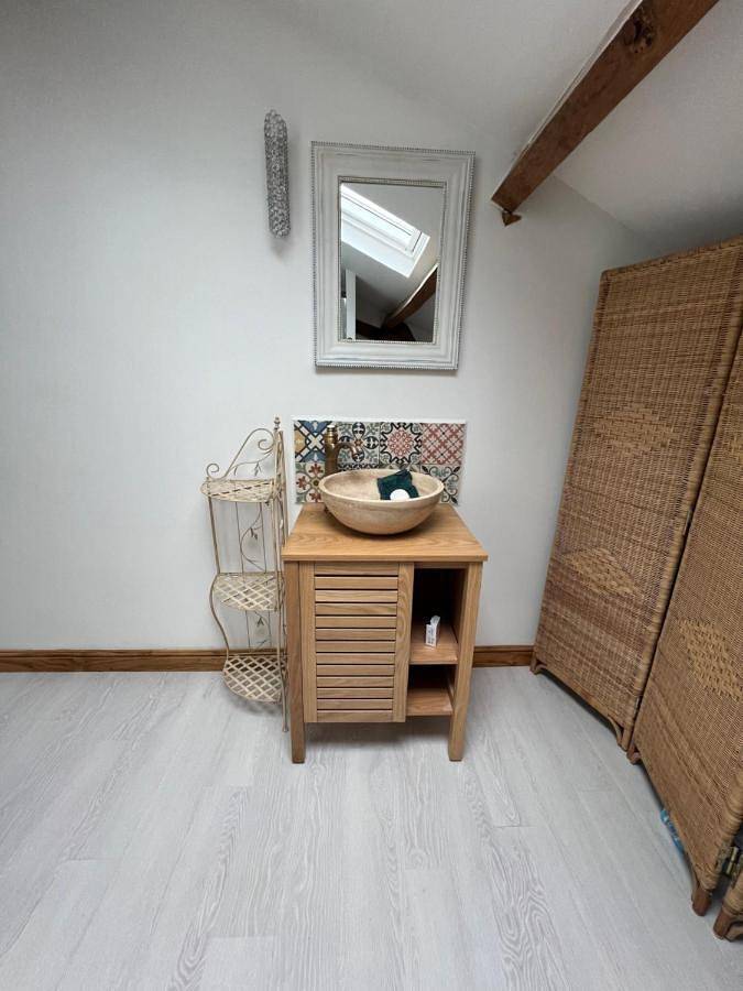Two-Bedroom House in Queaux, Vienne (France)