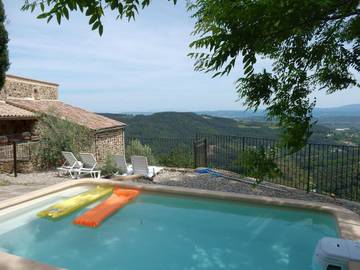 Gîte pour 6 personnes, avec piscine ainsi que balcon et jardin à Chassiers