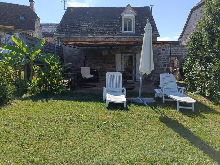 Location de vacances pour 4 personnes, avec Jardin à Branceilles