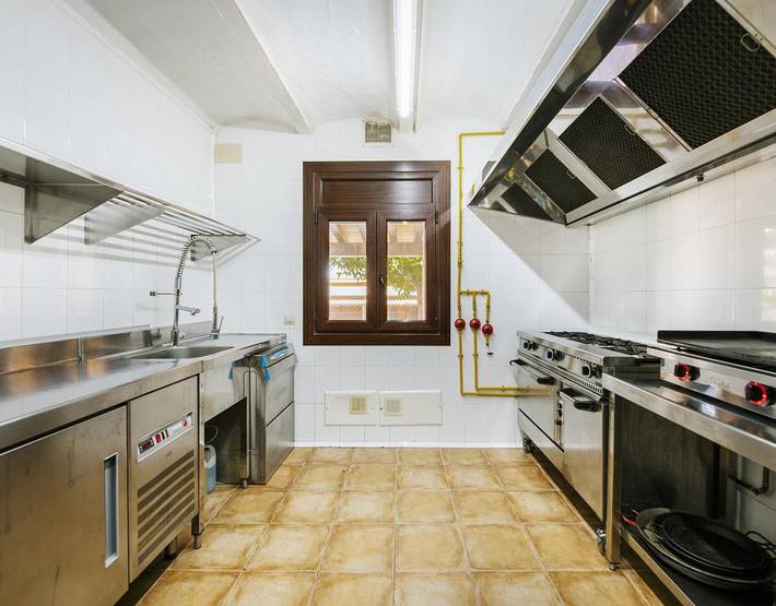 Casa rural para 45 personas, con jardín, Familias con niños en Provincia de Gerona - 4