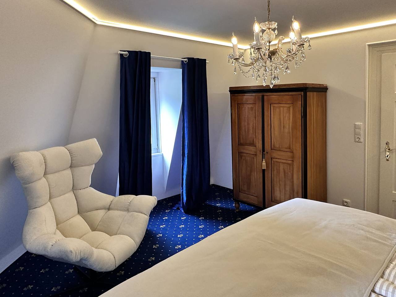 Ganze Wohnung, Ferienwohnung 'Nachtigall' mit Bergblick in Bad Urach, Neckar-Alb