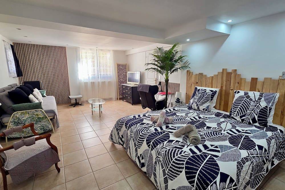 T2 45m2 with garden, Air conditioning, Parking, Quiet, Comfortable, Beach 800m in Saint-Raphaël, Mittelmeerküste (Frankreich)