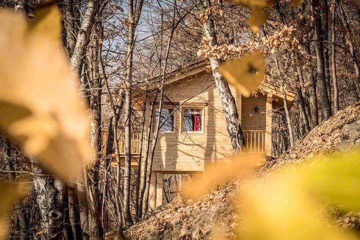 Chalet pour 2 personnes, avec Jacuzzi et Terrasse ainsi que Jardin et Piscine dans Rore