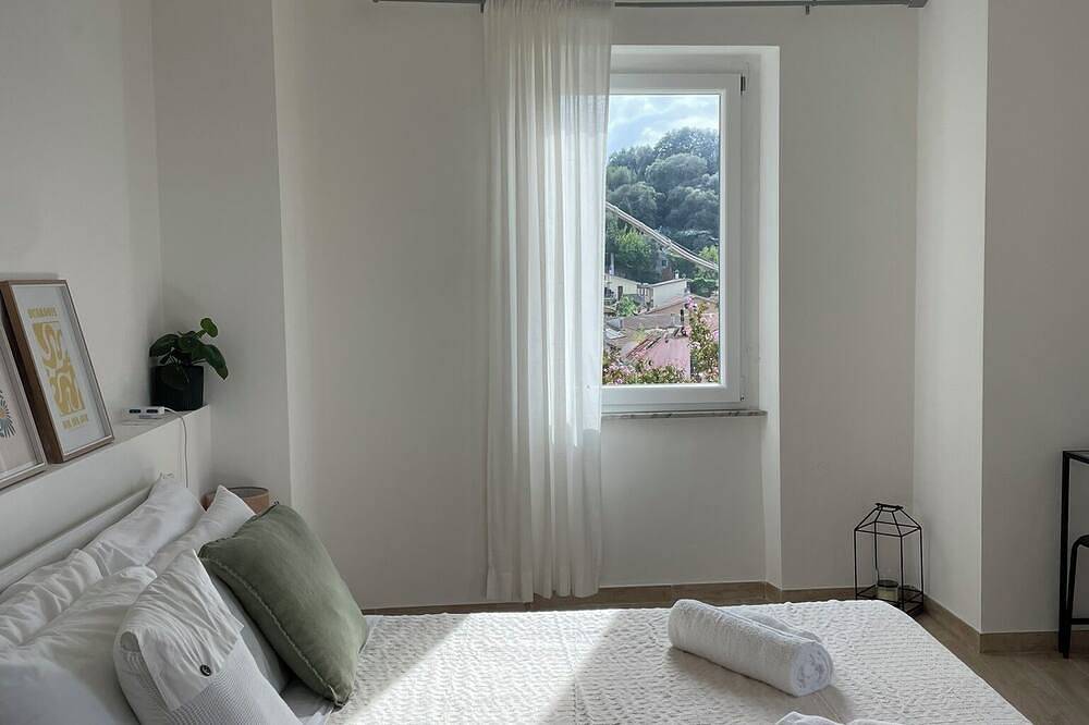 Casa fronte lago con vista mozzafiato! Accogliente e silenzioso. in Anguillara Sabazia, Lago di Bracciano