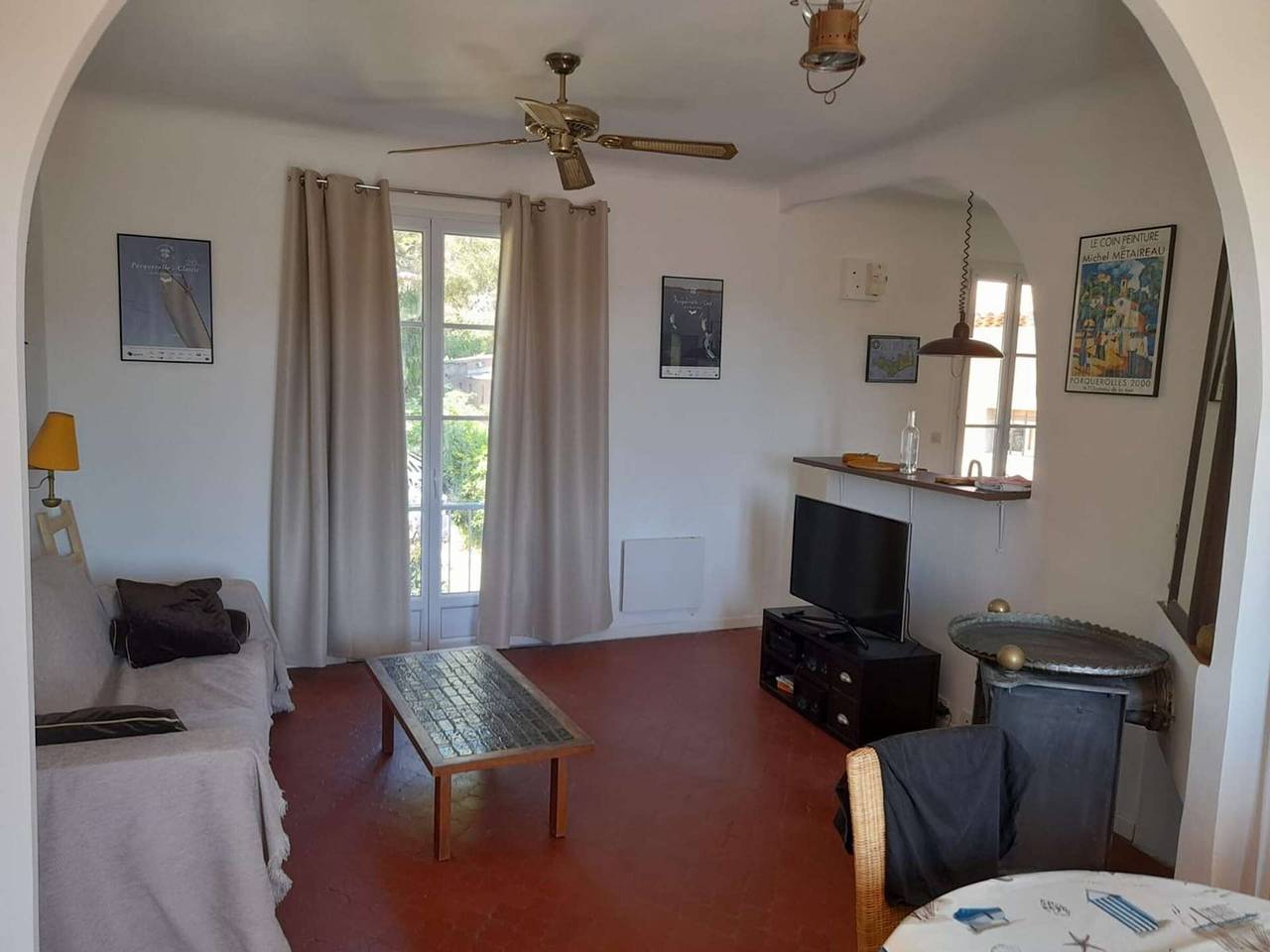 Entire apartment, Bright apartment - 8 guests, close to beach in Hyeres, Mediterranean Coast (France)