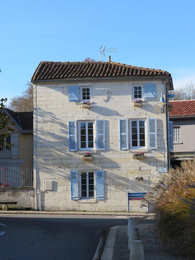 Location de vacances pour 6 personnes, avec vue et jardin à Bourg-Charente - 4