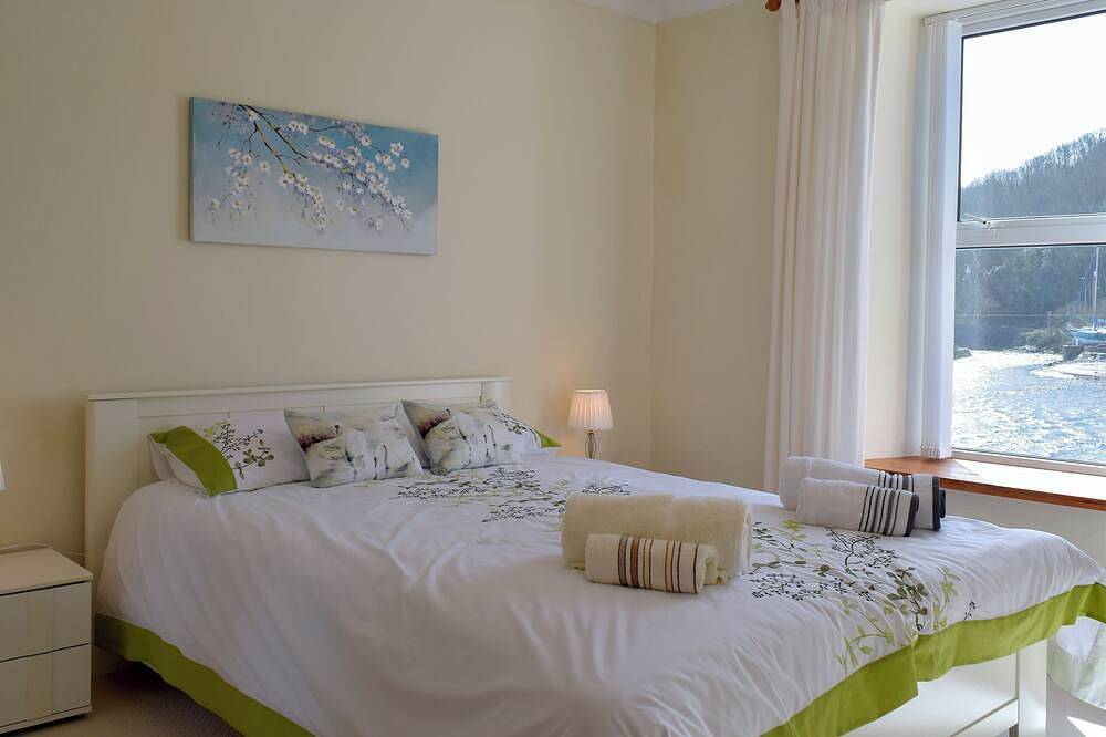 2 bedroom accommodation in Fishguard in Fishguard, Pembrokeshire