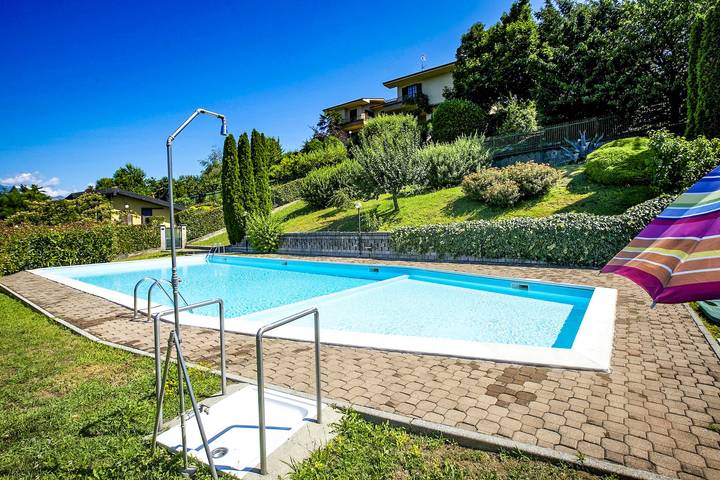 Ferienwohnung für 3 Personen, mit Pool und Terrasse sowie Garten und Seeblick, mit Haustier in Comune di Luino - 2