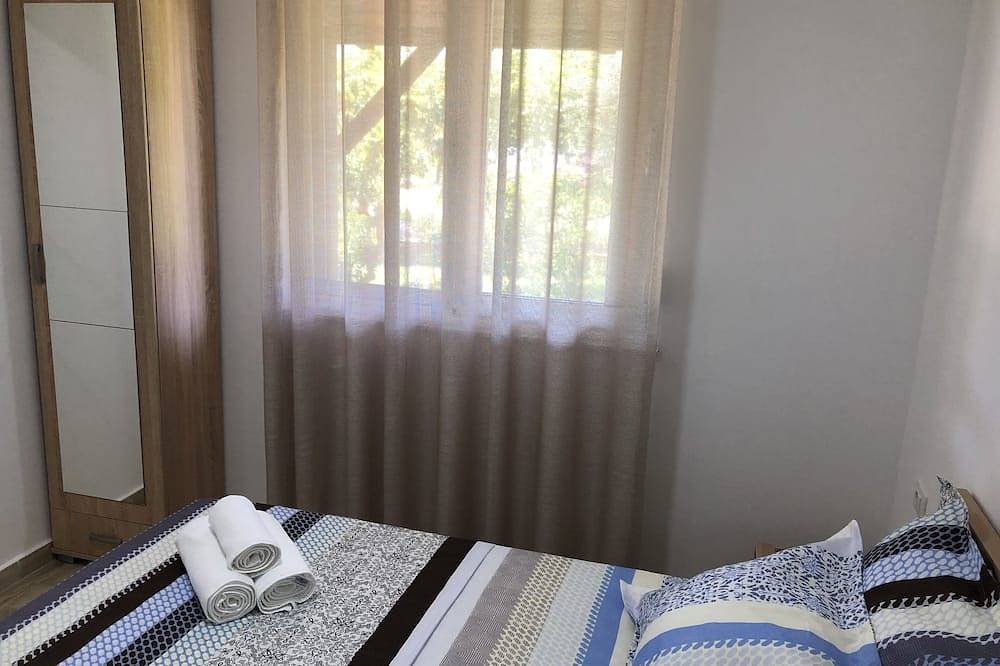 Ferienbungalows mit Garten, 650 Meter vom Strand entfernt. in Ulcinj, Opština Ulcinj