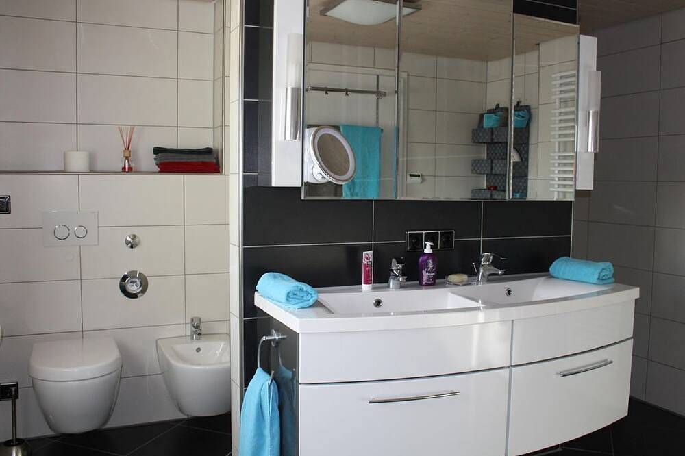 Ganze Wohnung, Haus der 3 Regionen - Appartement/Fewo, Toilette und Bad/Dusche getrennt in Bad Wurzach, Region Bodensee-Oberschwaben