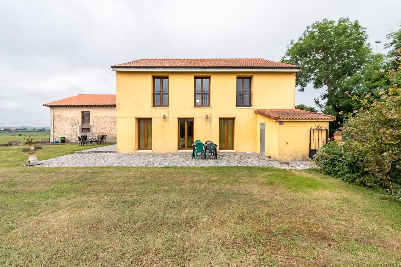Casa Rural „La Venta Vieja De Langre“ mit Bergblick, privatem Garten und Wlan in Ribamontán al Mar, Kantabrische Küste