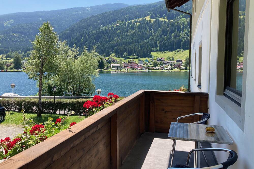 Ganze Wohnung, Gemütliche Wohnung mit 1 Schlafzimmer, Balkon mit Zauberhaften Ausblick. in Feld am See, Villach-Land