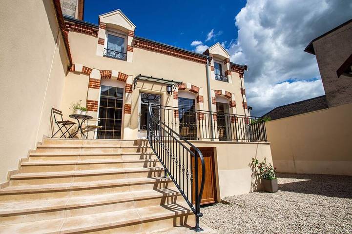 Gîte pour 10 personnes, avec jardin et balcon dans Ville-Dommange