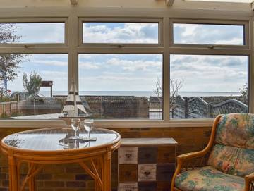 Vacation Rental for 6 Guests in Sandown, Isle of Wight, Picture 4