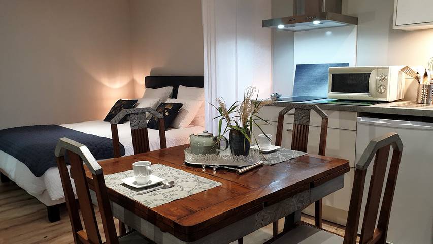 Gîte pour 2 personnes, avec jardin à Lopérec