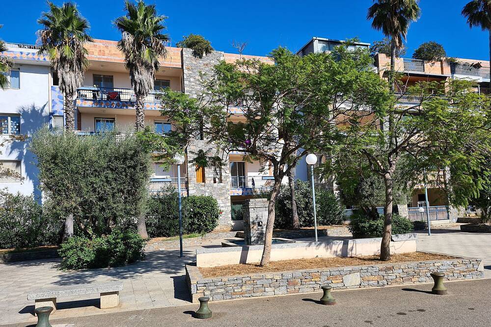 Ganze Wohnung, Apartment near train stop and water park in Biguglia, Bastia und Umgebung