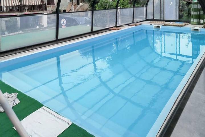 Maison de vacances pour 4 personnes, avec piscine ainsi que jardin et terrasse