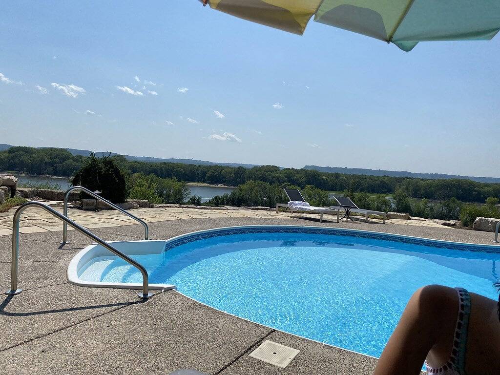 Amazing renovated acreage with heated pool + hottub in Pierce County (WI)