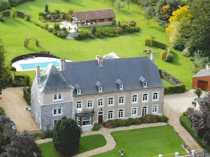 Gîte pour 3 personnes, avec jardin ainsi que terrasse et piscine dans Godinne