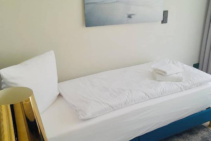 Appartement entier, Luxuriös Ausgestattete Ferienwohnung für Max. 4 Personen. Pool, Strand und Sauna in Waren, Lac Müritz
