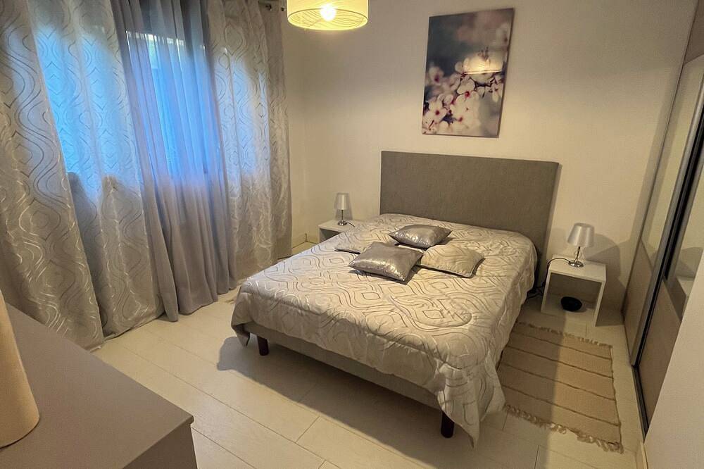 Entire apartment, 3-room apartment with terrace and garden in Antony, Hauts-de-Seine