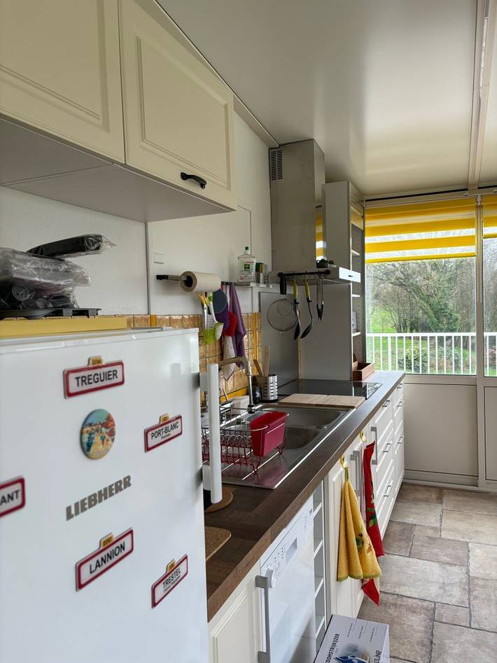 Gîte pour 4 personnes, avec vue sur le lac ainsi que jardin et balcon à Brélidy - 2