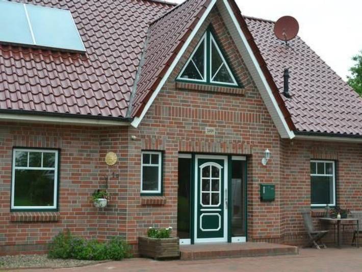 Ferienhaus für 8 Personen, mit Terrasse und Garten in Neugarmssiel