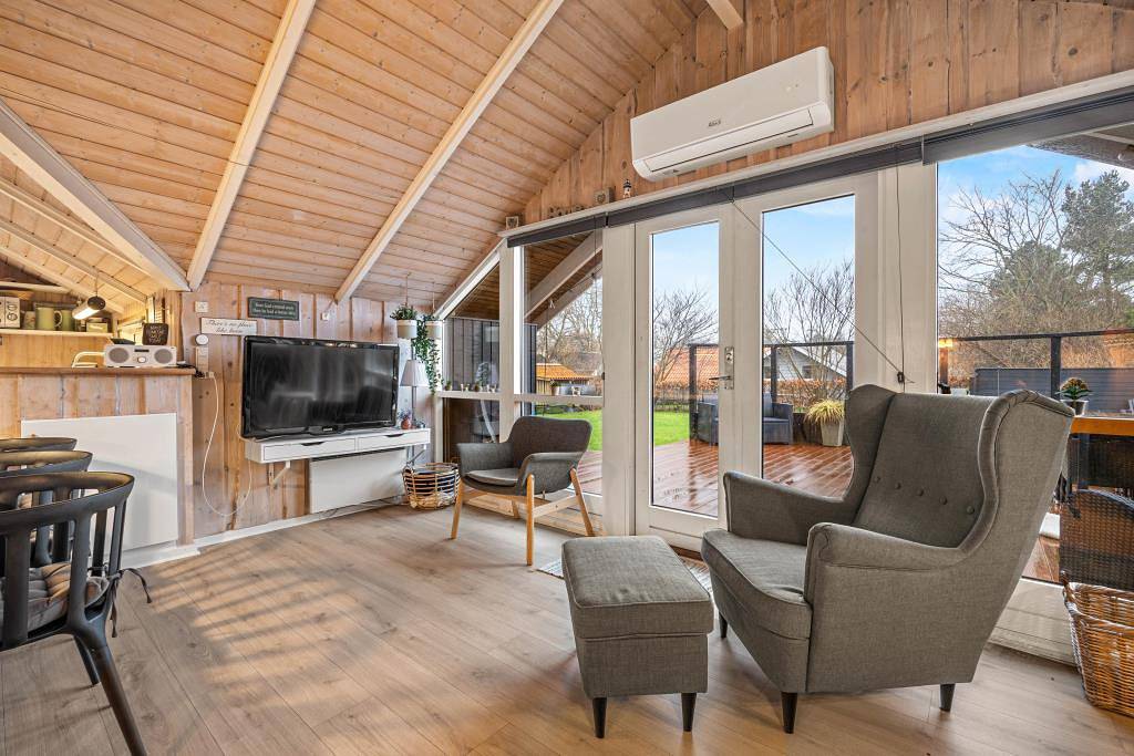 Klassisches Ferienhaus mit Kamin und Whirlpool in Bork Havn  in Bork Havn, Ringkøbing Fjord