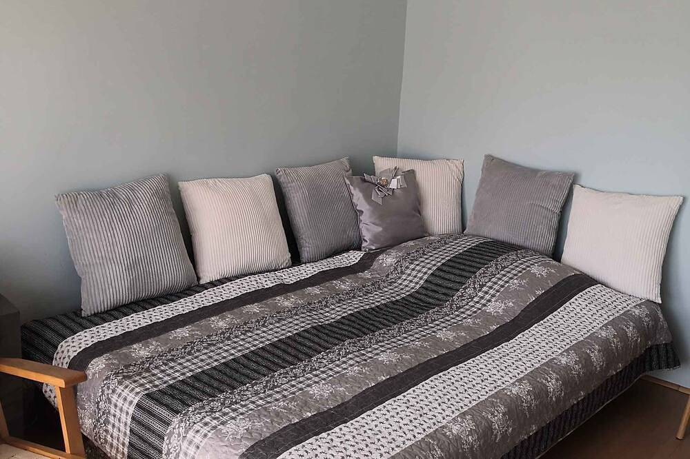 Apartamento entero, Apartamento vacacional con una gran terraza y vista a las montañas in Csopak, Balatonfüredi járás