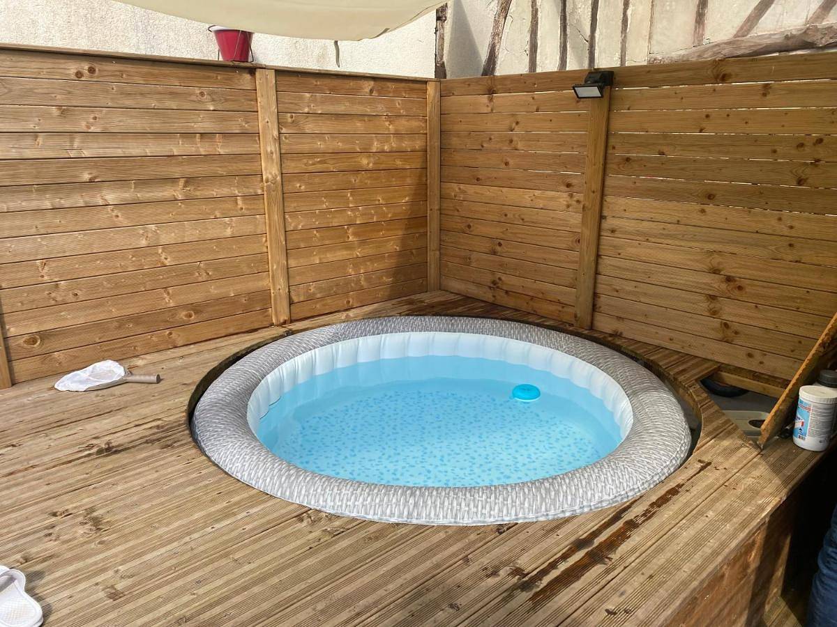 Double Room with Private Bathroom in Cempuis, Oise