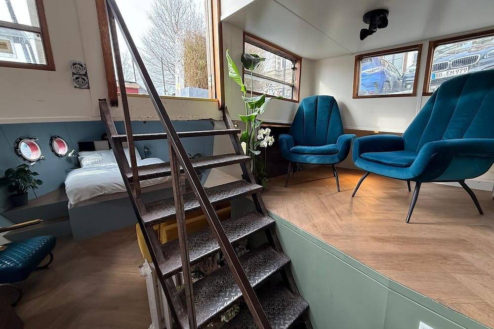 New: luxurious and spacious boutique houseboat with sauna in Holländische Küste