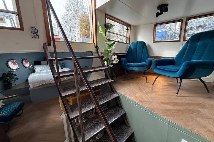 New: luxurious and spacious boutique houseboat with sauna in Holländische Küste
