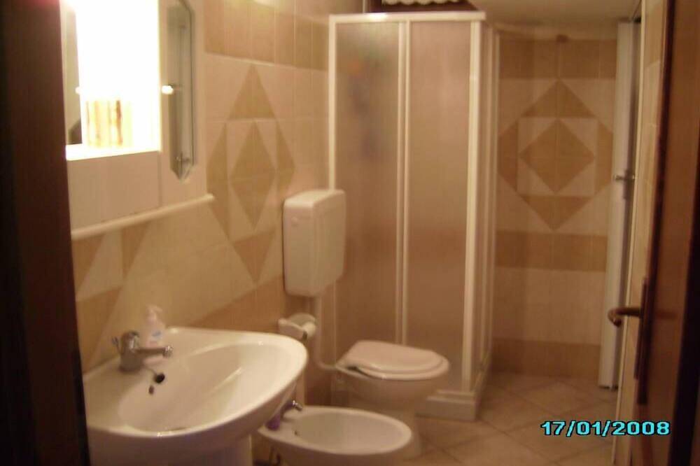 Leiter von vier Reihenhäusern in Porto Tramatzu, Villaputzu