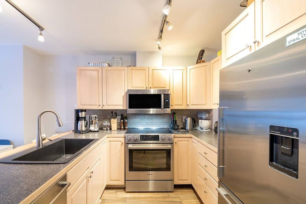 Ganze Wohnung, Ein Block zu Fuß zur Gondel, Schließfächer im Erdgeschoss, River Trail in der Nähe! in Telluride, Telluride Ski Resort