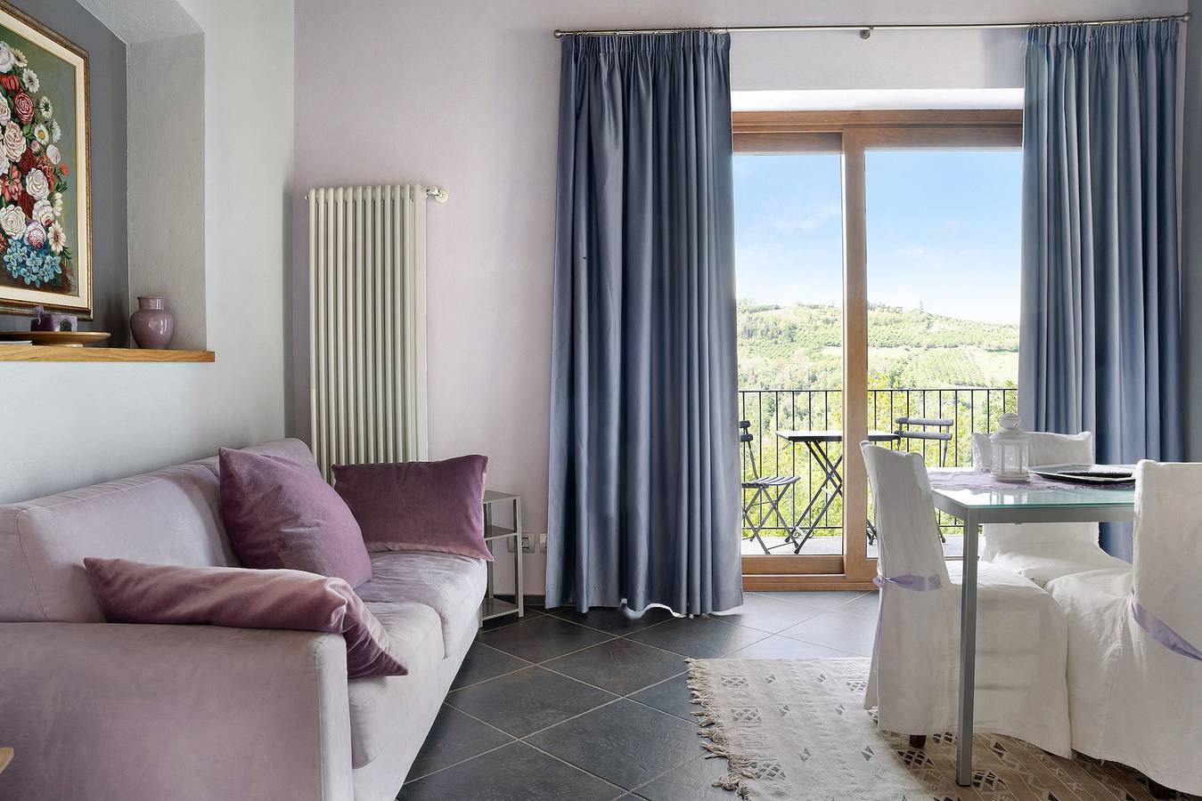 Ganze Wohnung, Ferienhaus 'La Corte di Langa Casa Ametista' mit Gemeinschaftspool und Wlan in Cerreto Langhe, Langhe