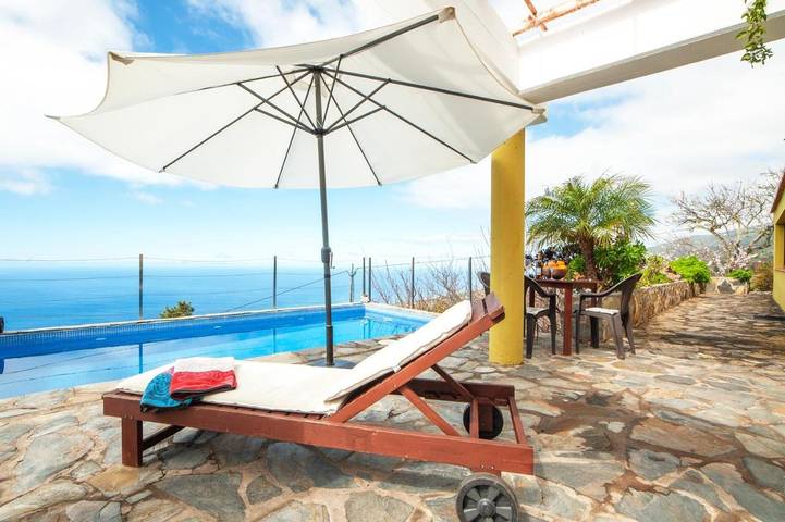 Ferienhaus für 3 Personen, mit Balkon und Terrasse sowie Garten und Pool