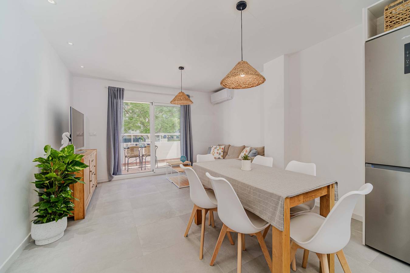 Appartamento intero, Don Pepe White Apartment, con Terraza, Wifi y Gran Piscina Comunitaria in Jávea, Costa Blanca