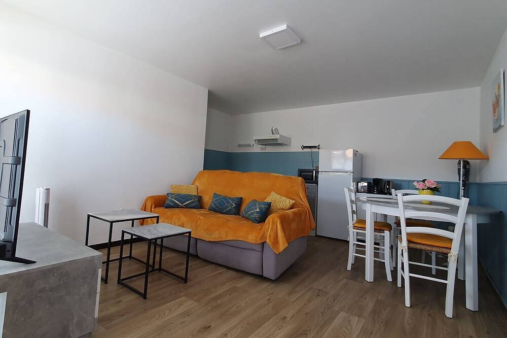 Entire apartment, Cozy Studio Near Beach, Center & Port for 2 in L'Aiguillon-sur-Mer, Fontenay-le-Comte