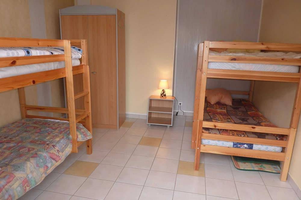 Homerez - Spacious House in Loubressac with Private Pool in Loubressac, Lot