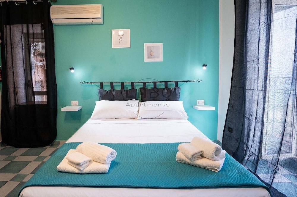 Entire apartment, Choros panoramic view in the heart of the town in Tropea, Vibo Valentia Province