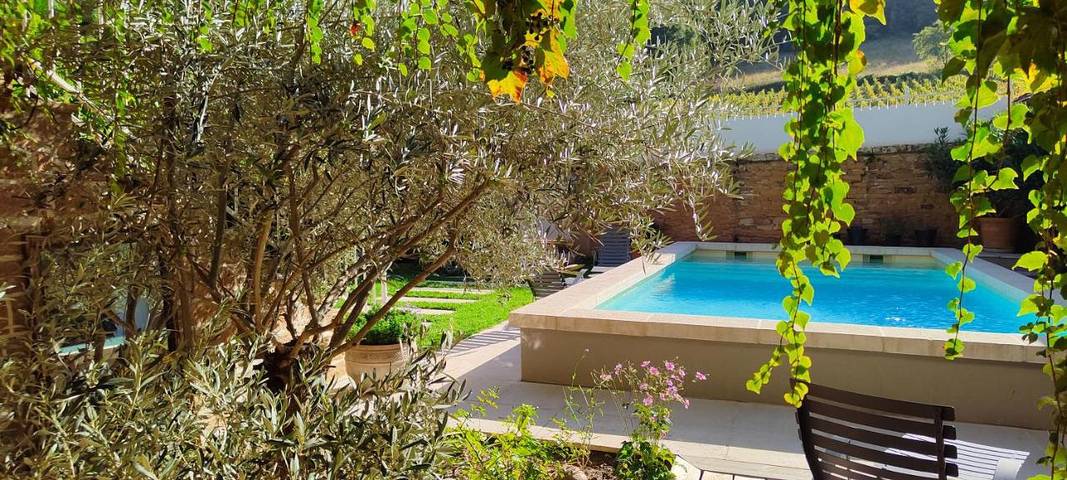 Chambre d’hôte pour 2 personnes, avec Balcon et Jacuzzi ainsi que Terrasse et Jardin